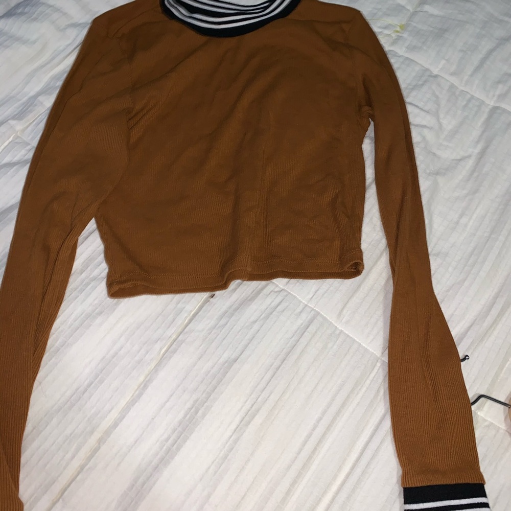 Cropped long sleeve shirt
